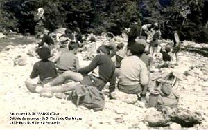 COLO JEUNE FRANCE 1953 au bord du Guiers a Perquelin 2
